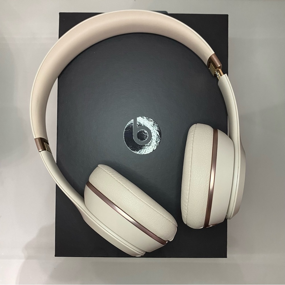 Beats by Dr. Dre Beats Solo 3 Wireless Matte Gold On Ear Headphones